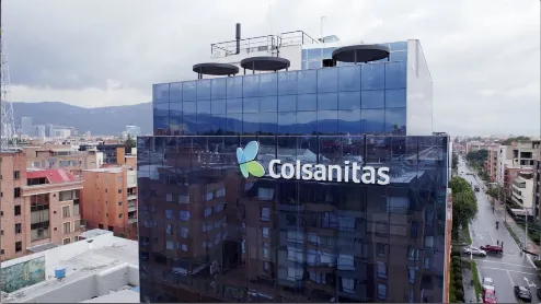 Sede principal de Colsanitas en Bogotá con infraestructura moderna