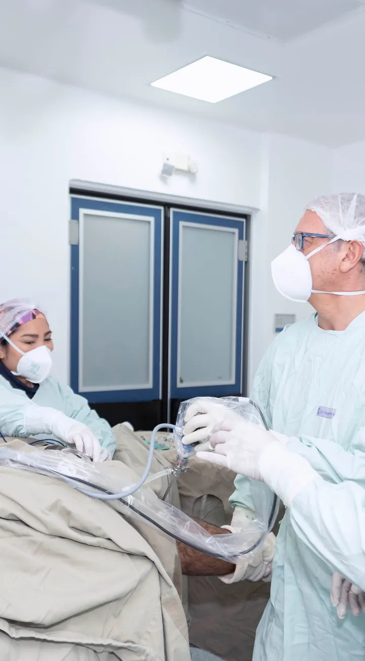 Procedimiento quirúrgico en la Clínica Iberoamérica Barranquilla con especialistas